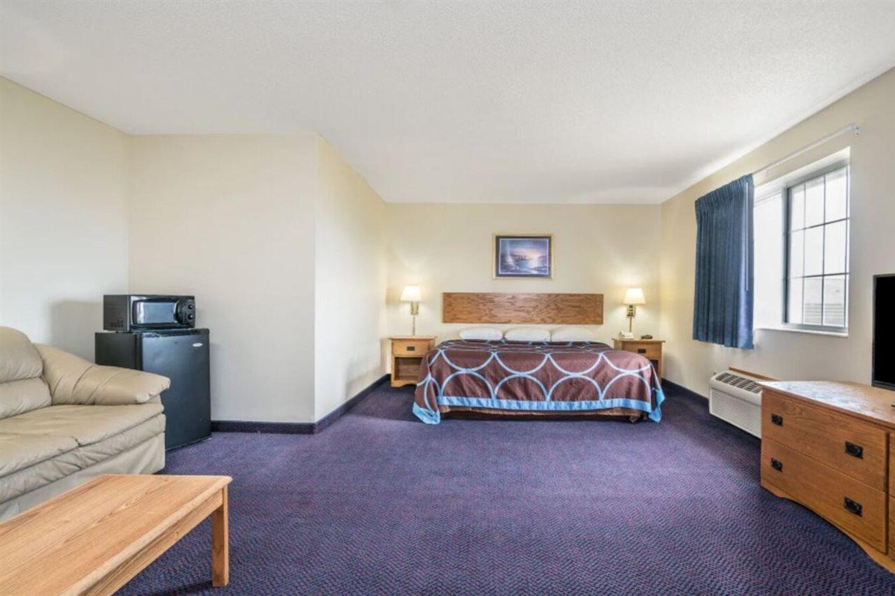 Super 8 by Wyndham Neillsville WI Eksteriør billede
