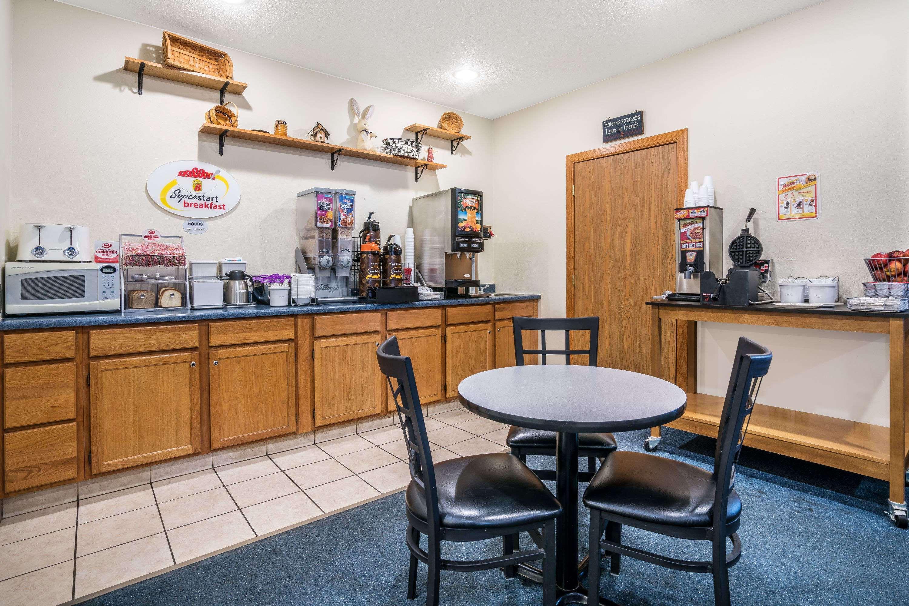 Super 8 by Wyndham Neillsville WI Eksteriør billede
