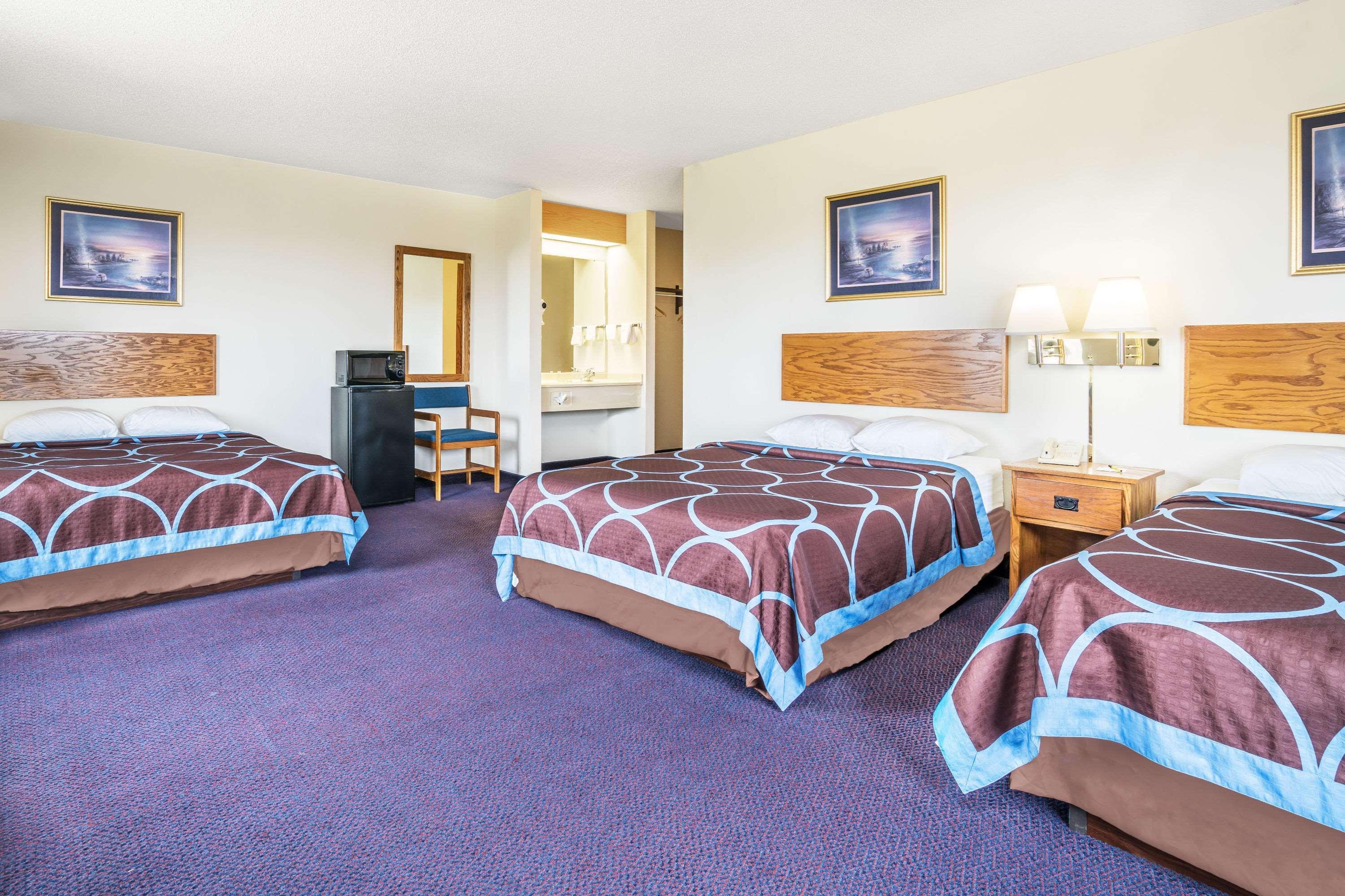 Super 8 by Wyndham Neillsville WI Eksteriør billede